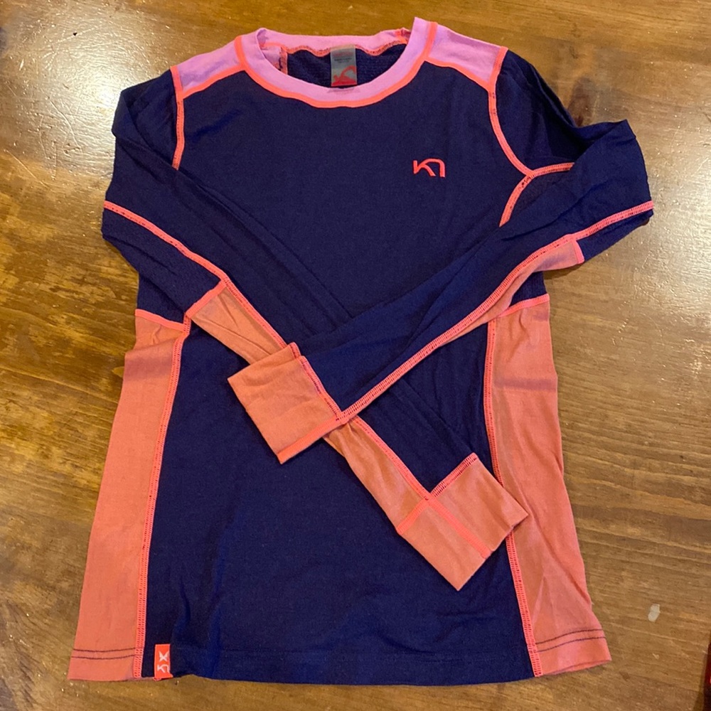 Long sleeve sports shirt